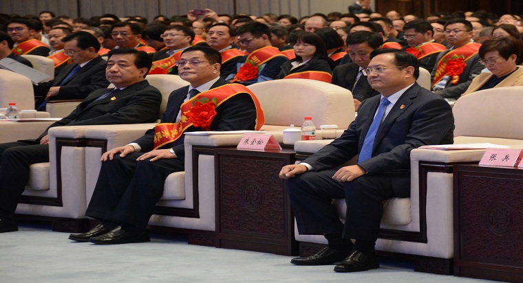 代市長(zhǎng)毛宏芳主持會(huì)議  市委書(shū)記張兵作重要講話